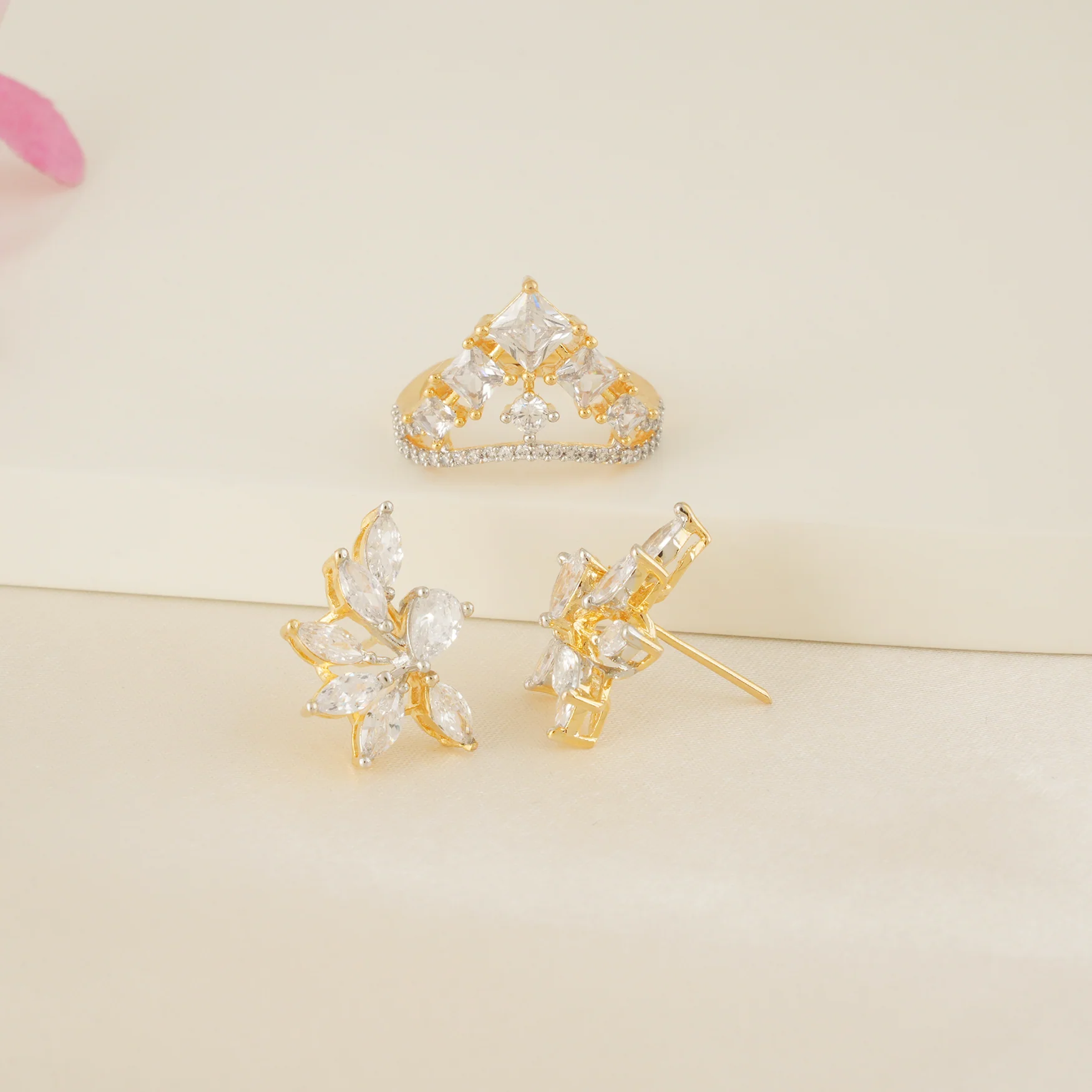 Amazing diamond stud with finger ring - Image 3