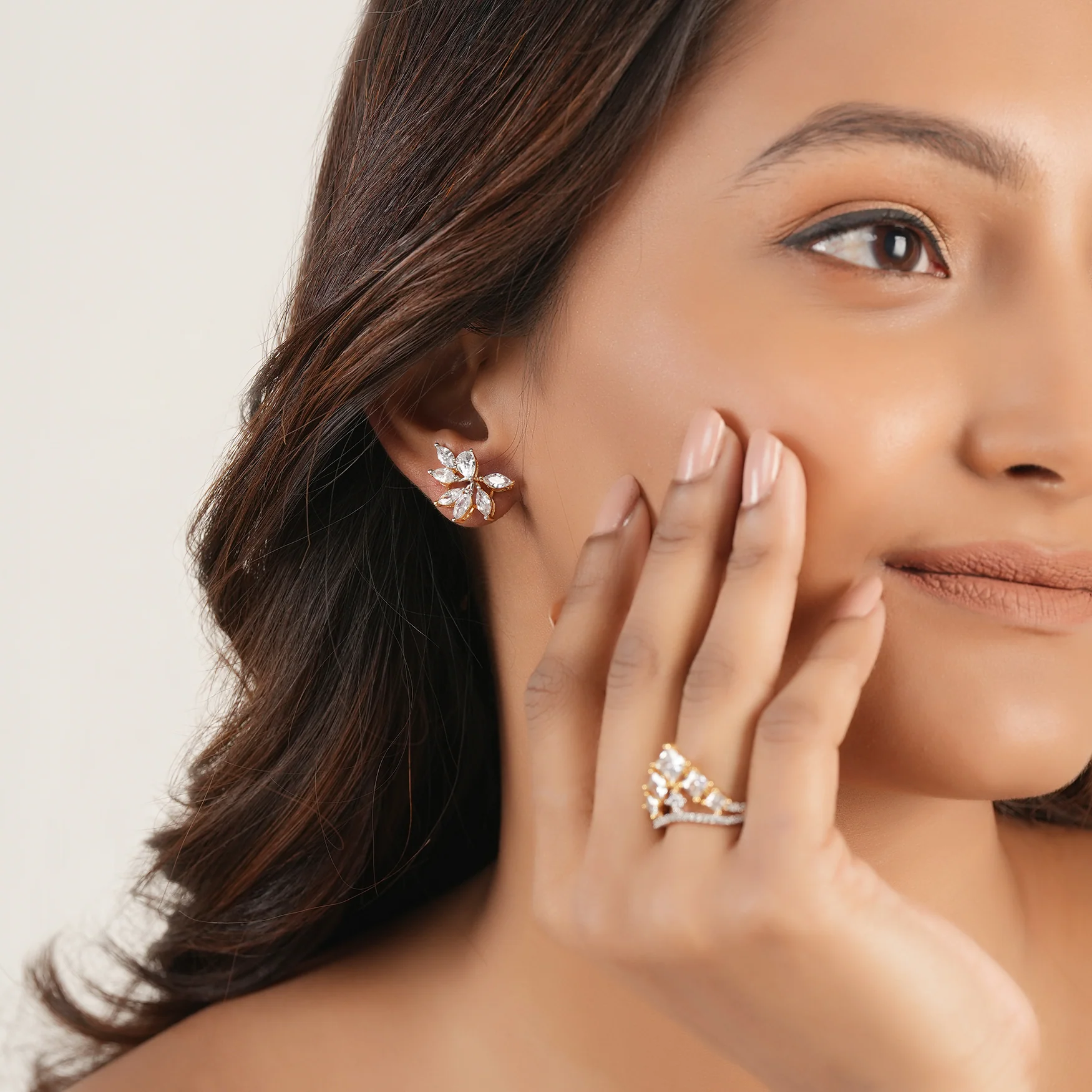 Amazing diamond stud with finger ring - Image 4