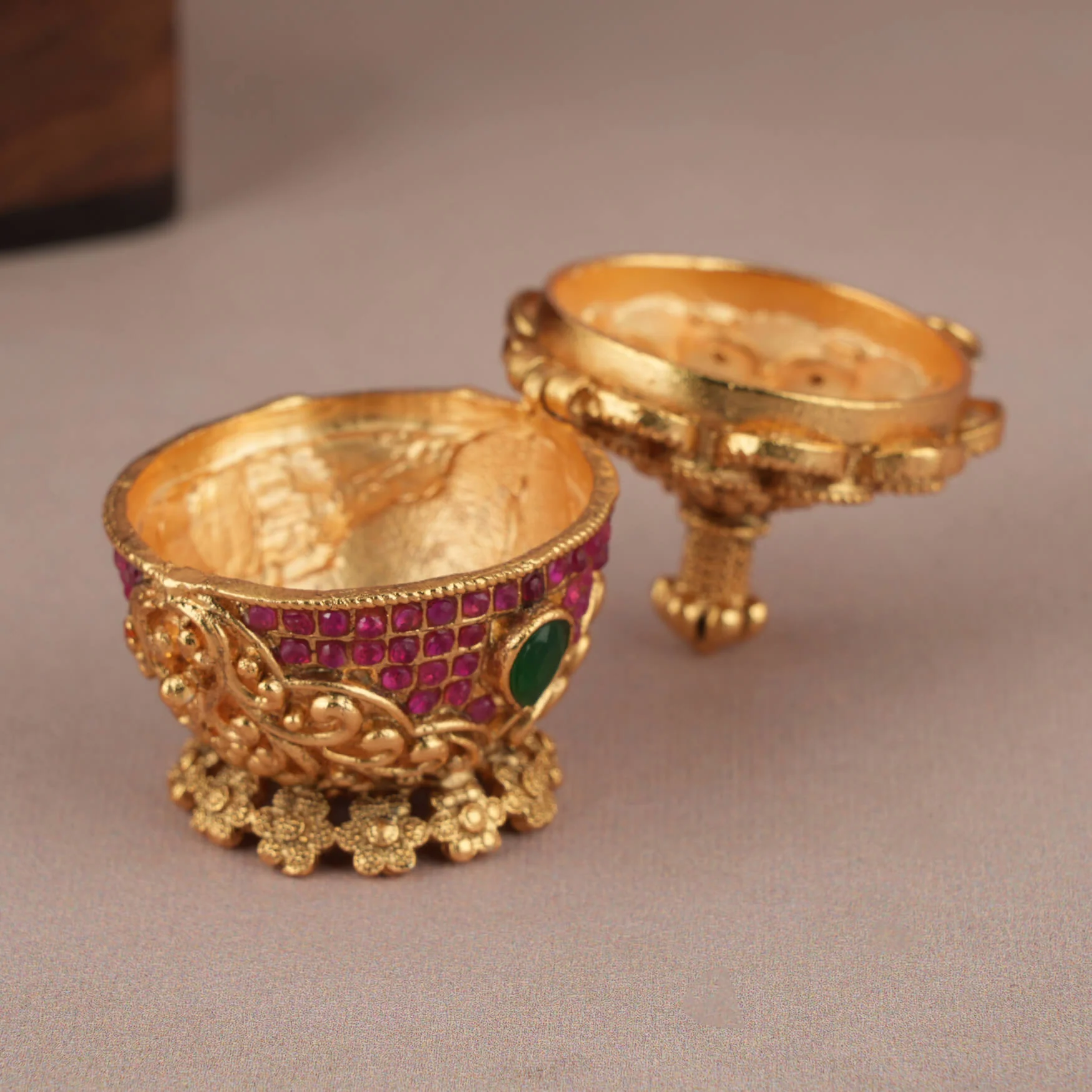 Amazing Gold finish ruby stone Sindoor box - Image 3