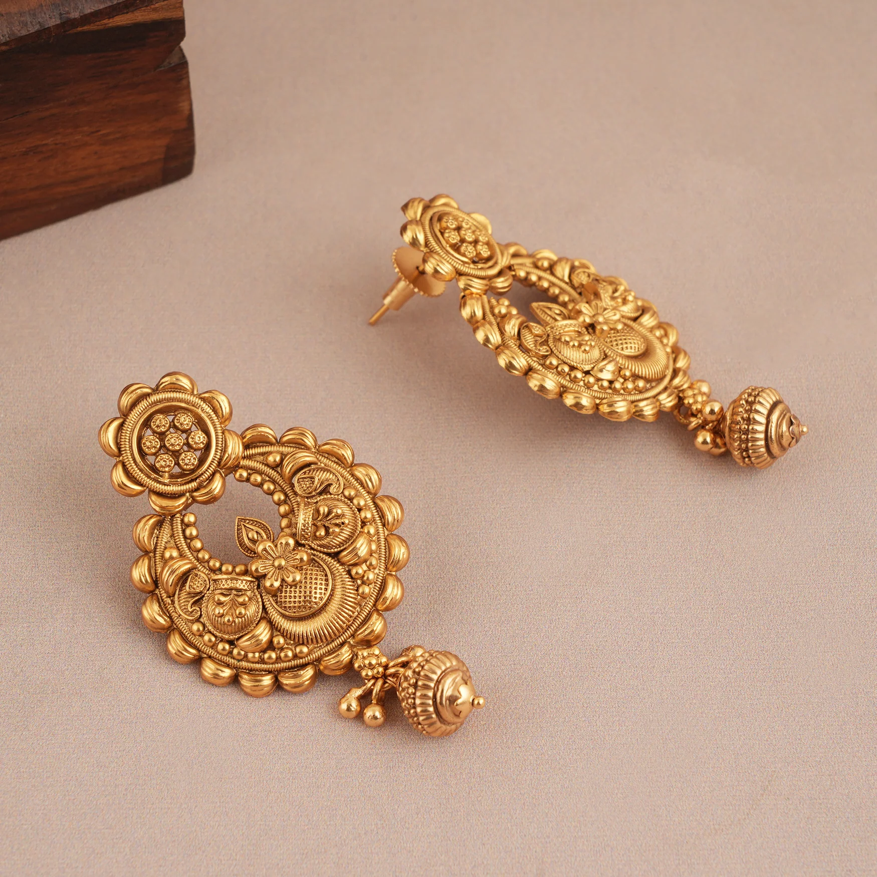 Amazing plain antique gold traditional choker necklace set - Image 5