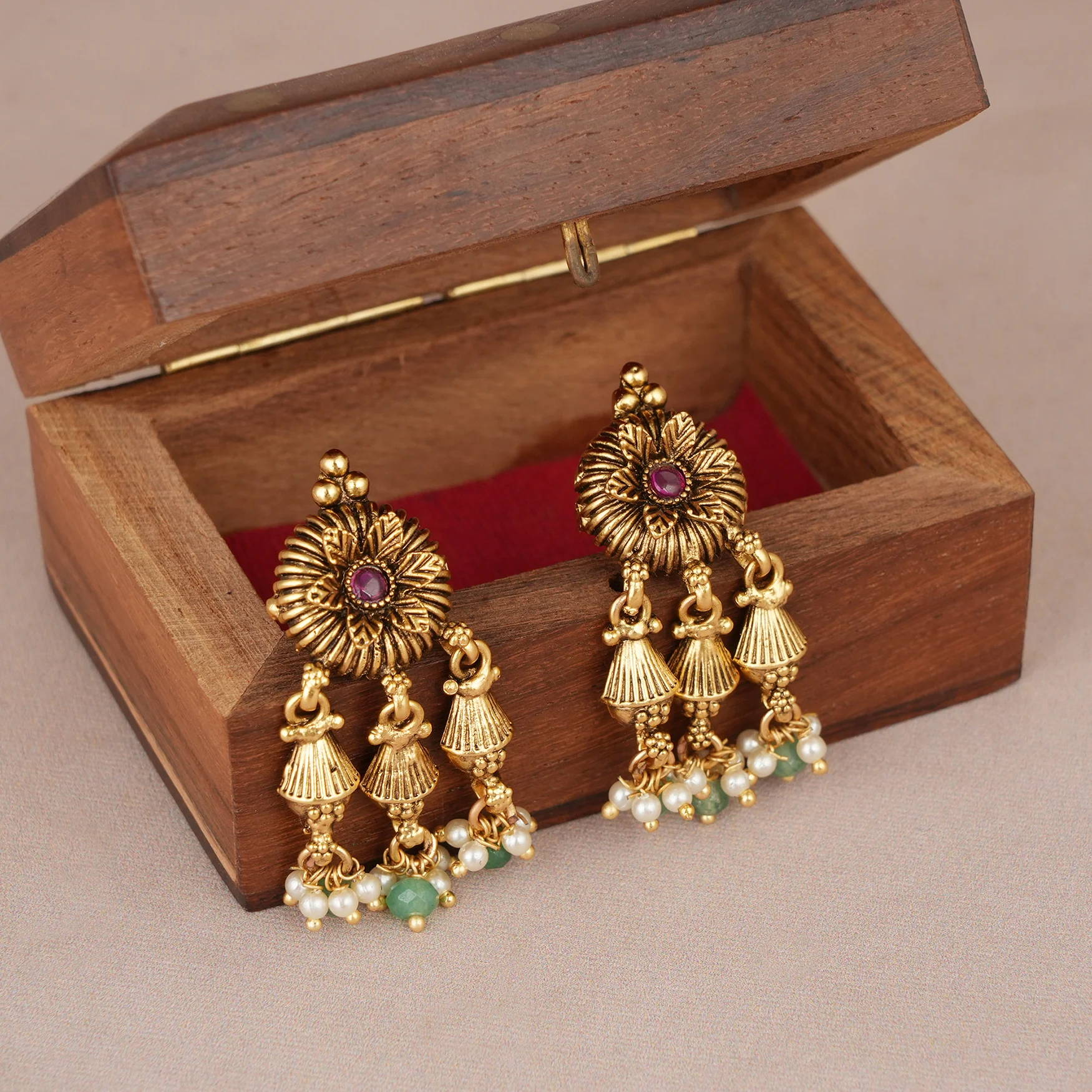 Beautiful antique gold ruby necklace set for women with earring - Image 4