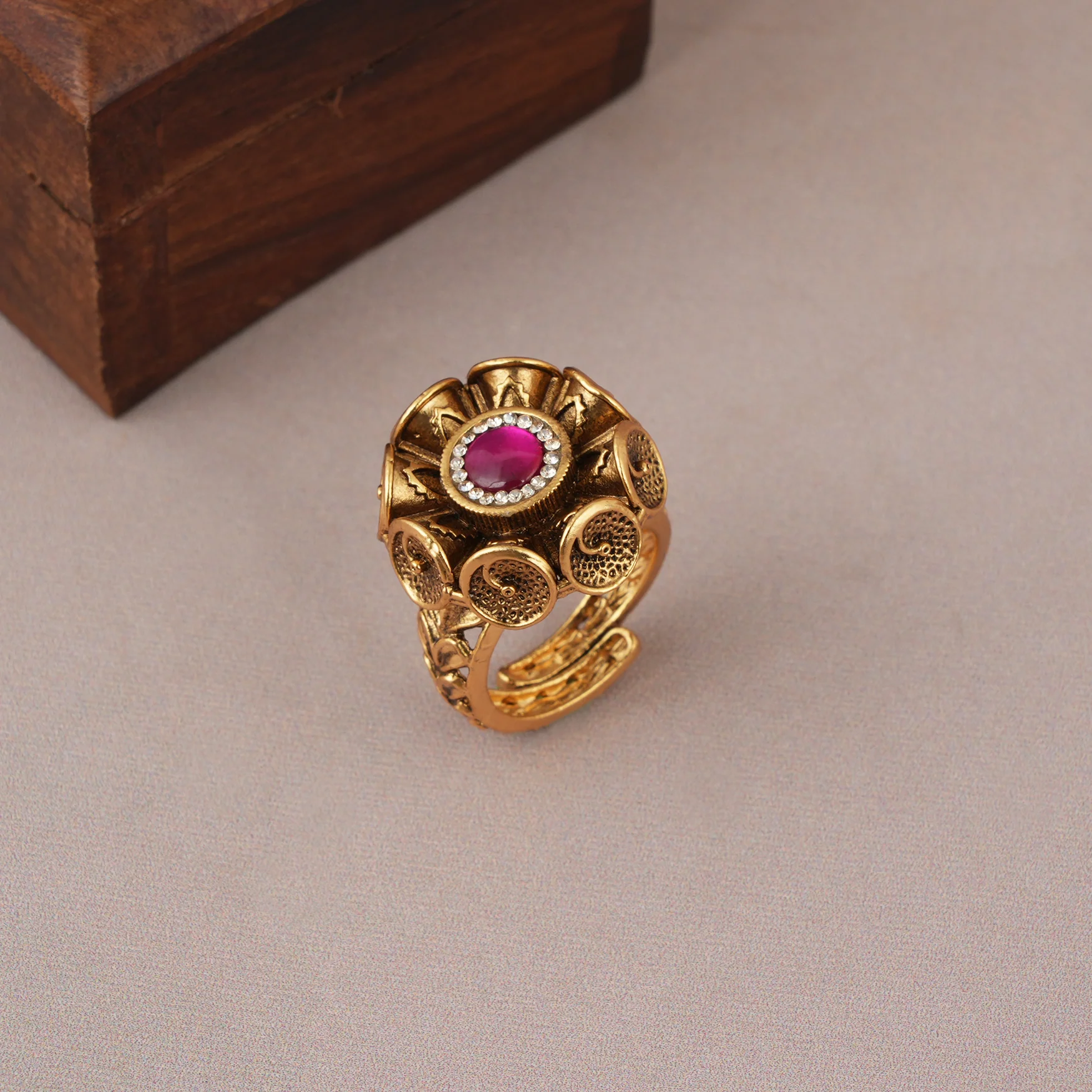 Beautiful antique gold ruby stone finger ring - Image 3