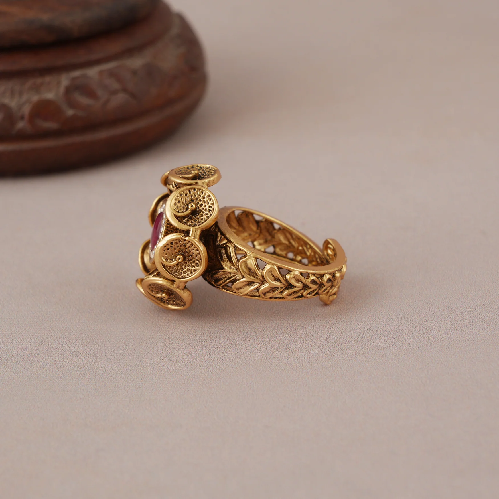 Beautiful antique gold ruby stone finger ring - Image 4