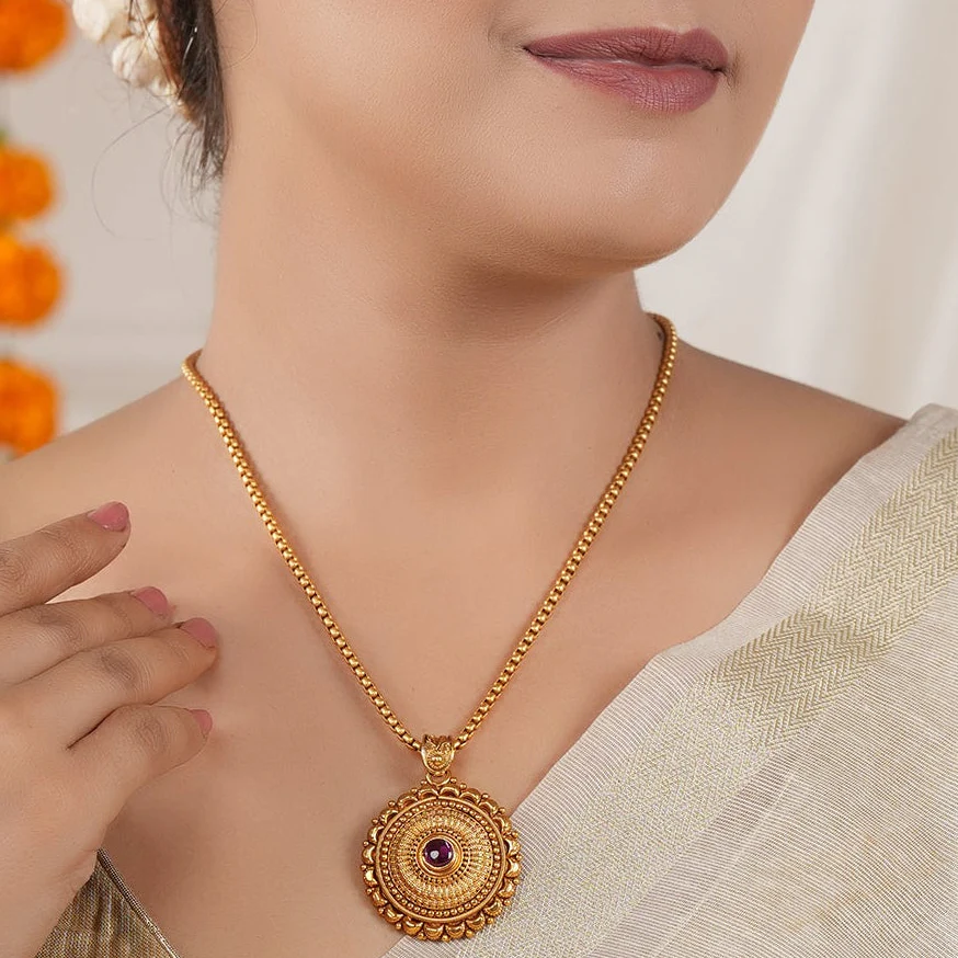 Beautiful traditional antique gold round pendant set - Image 2