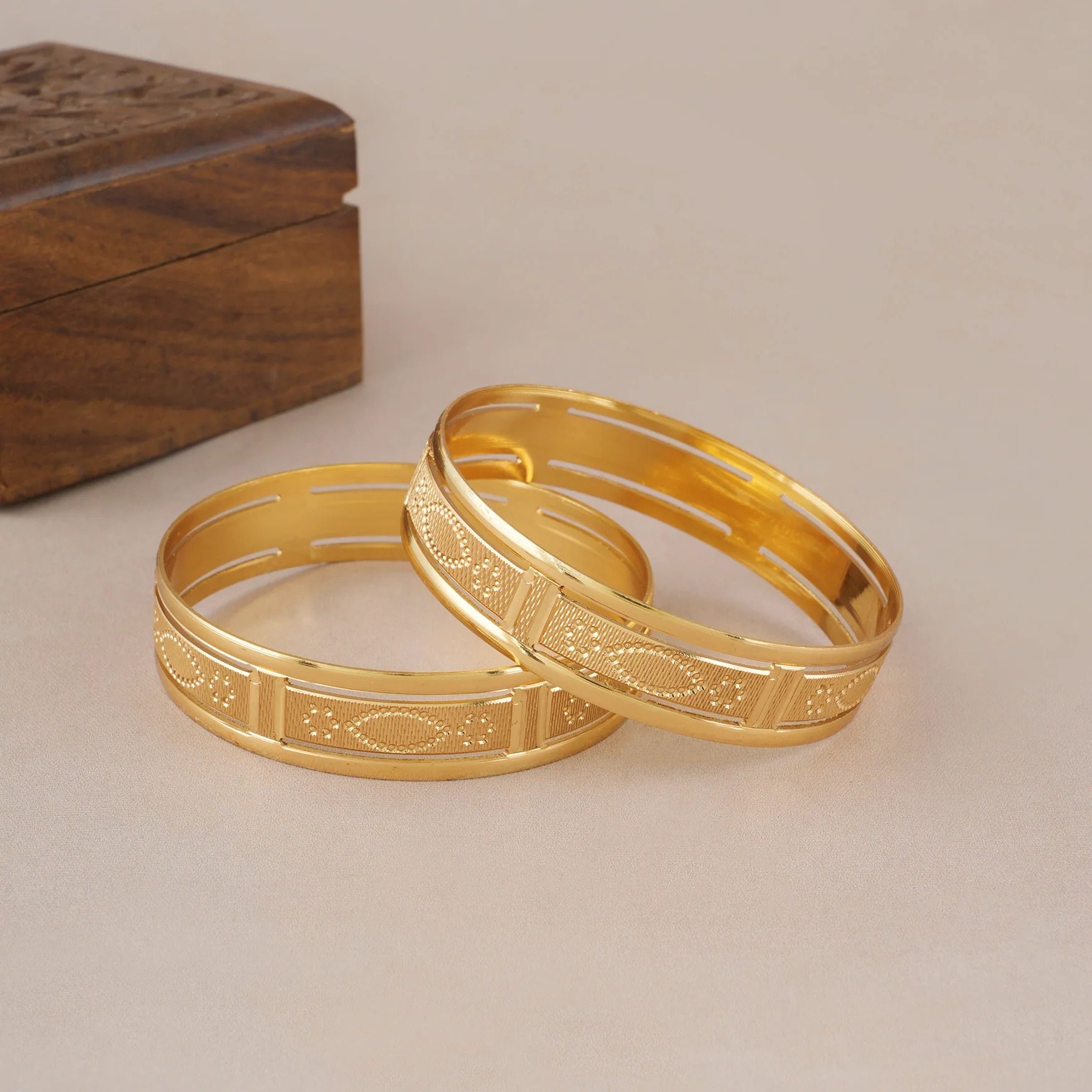 Broad gold plated pannel bangle set - Image 2