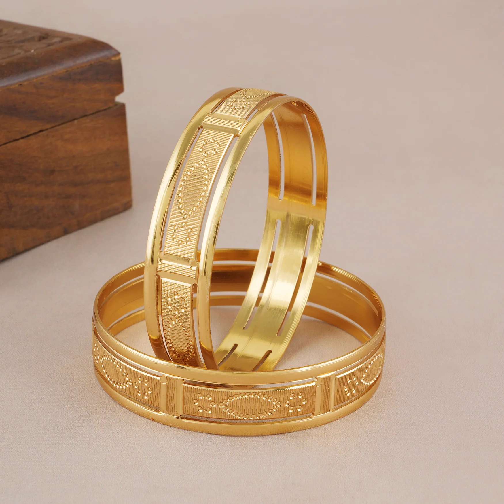 Broad gold plated pannel bangle set - Image 5