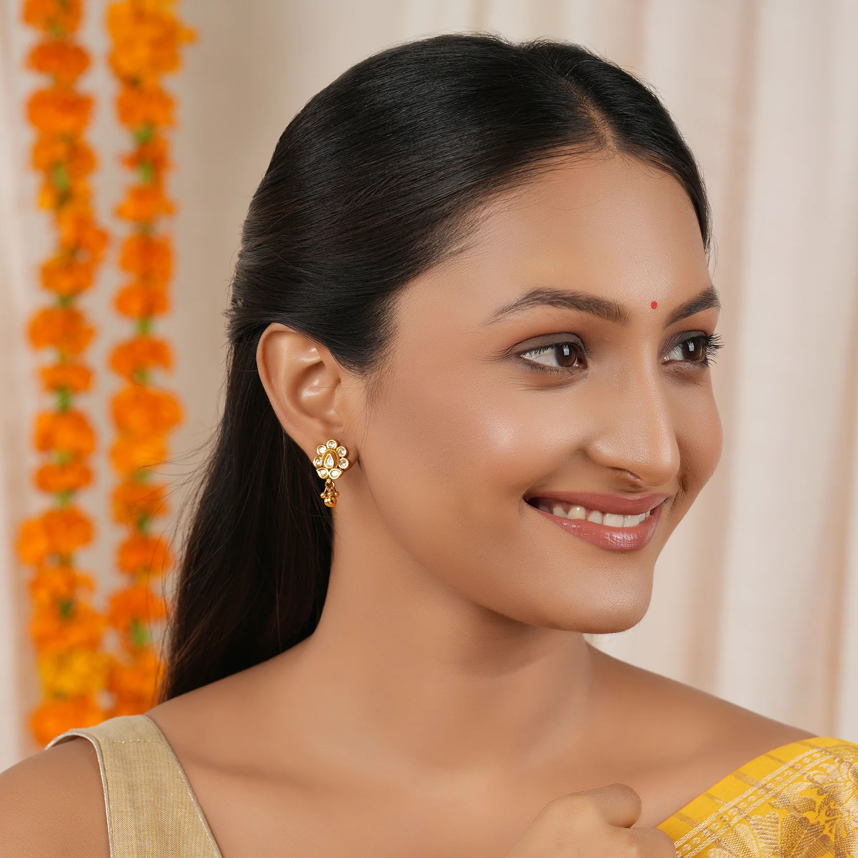 Cute antique gold kundan earring - Image 2