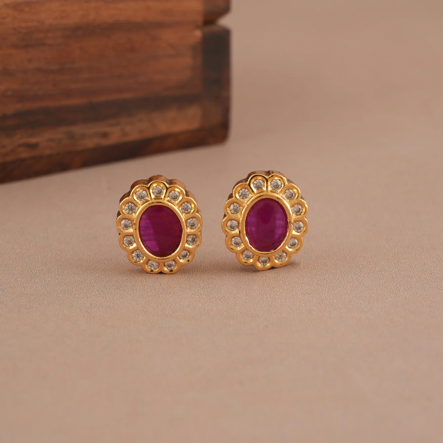 Cute antique gold ruby stone pendant set - Image 4