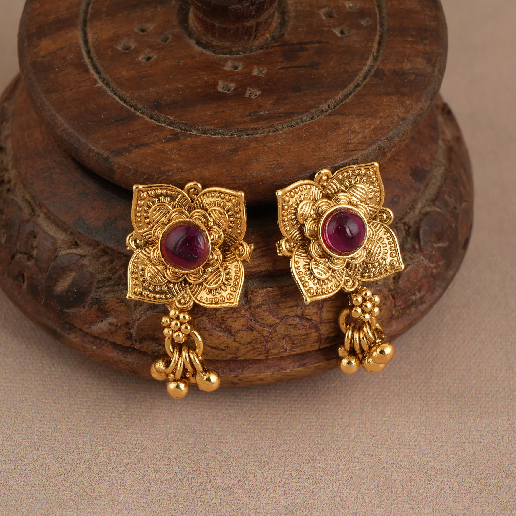 Cute delicate antique gold mangalsutra set - Image 5