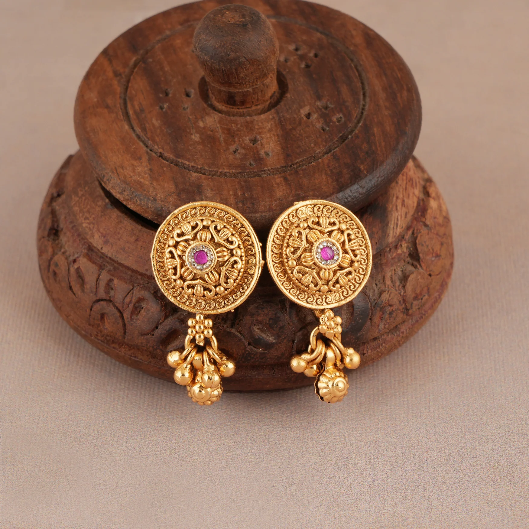 Cute elegant antique gold mangalstura set for women - Image 4