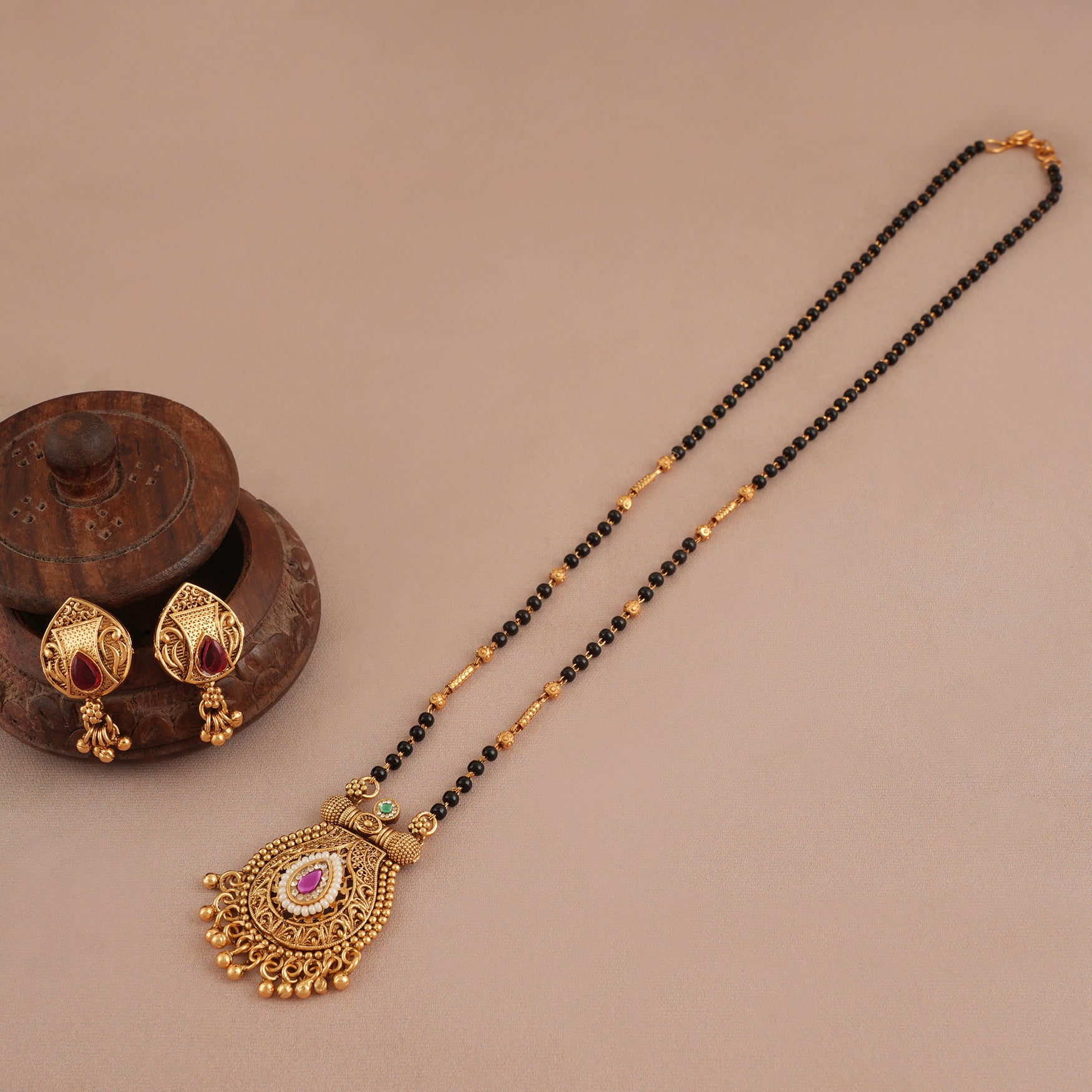 Cute elegant antique gold mangalsutra set - Image 3