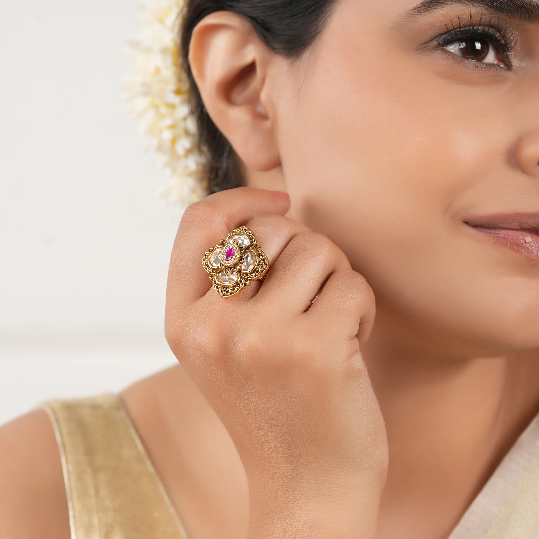 Beautiful kundan antique gold finger ring - Image 3
