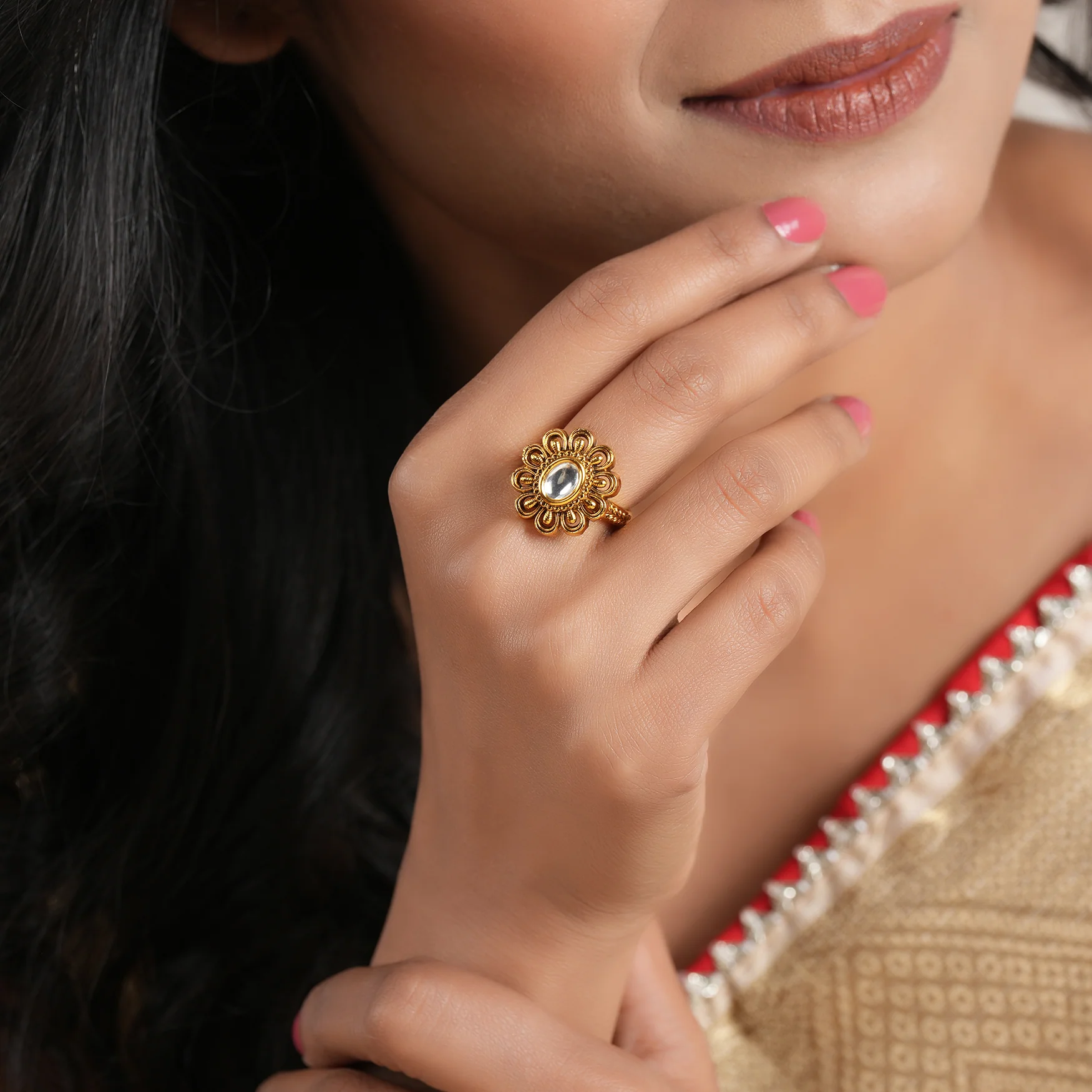 Cute oval floral kundan gold ring - Image 2