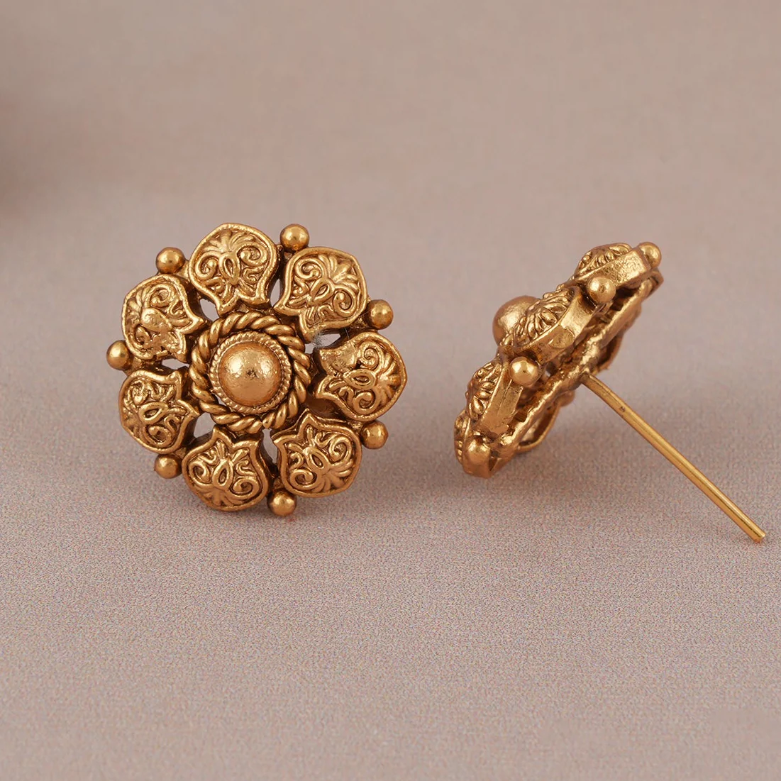 cute small antique gold stud earring - Image 3