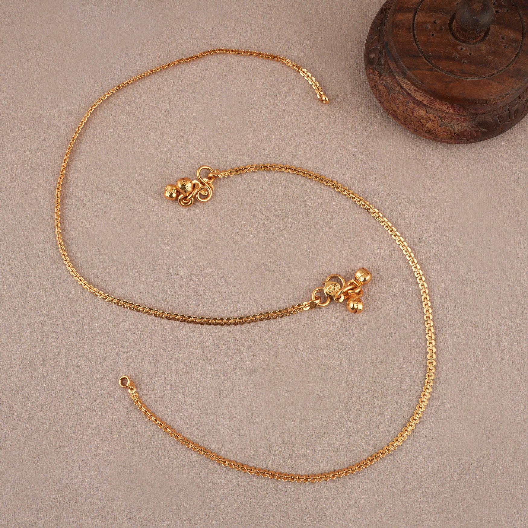 Delicate antique gold spiral anklet set - Image 3