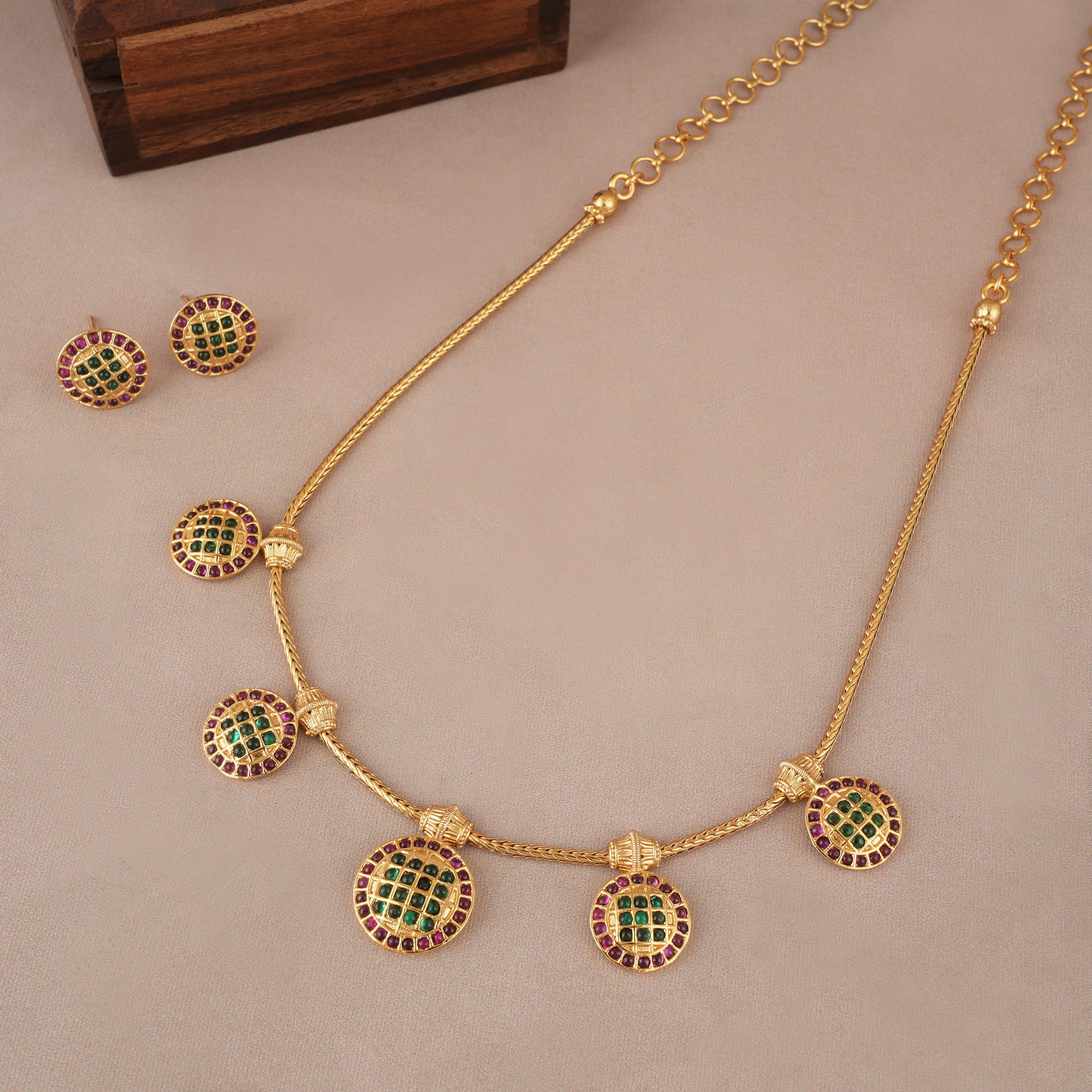 Delicate antique gold stone necklace set - Image 3