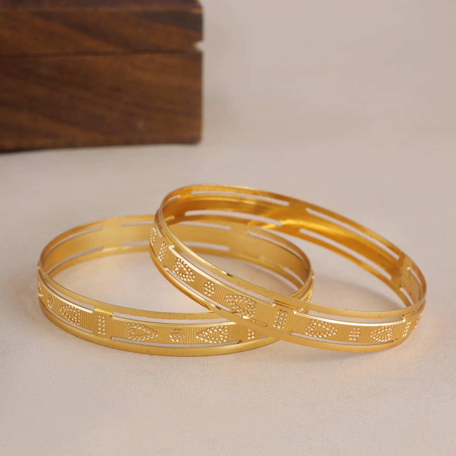 Elegant plain gold plated bangle set - Image 2
