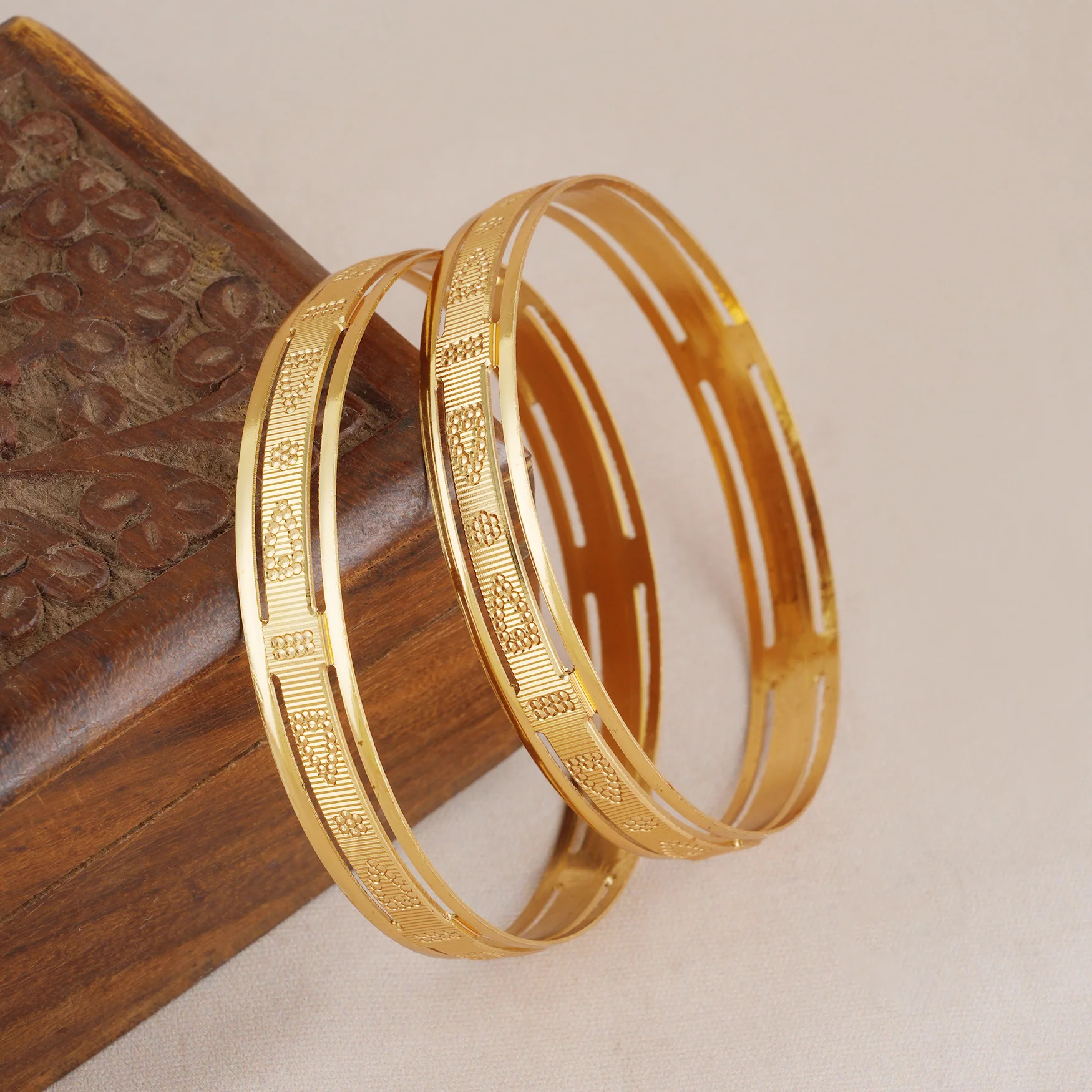 Elegant plain gold plated bangle set - Image 5