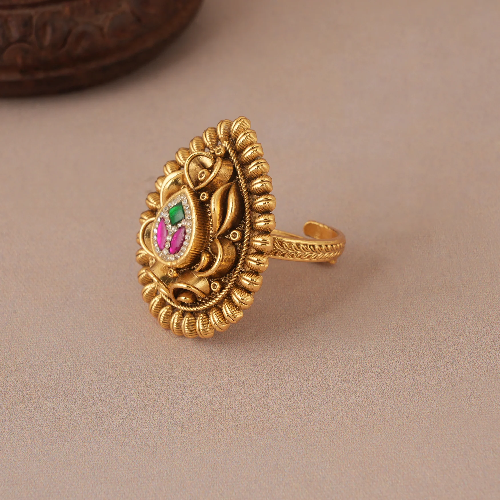 Gorgeous antique gold multicolor finger ring - Image 3