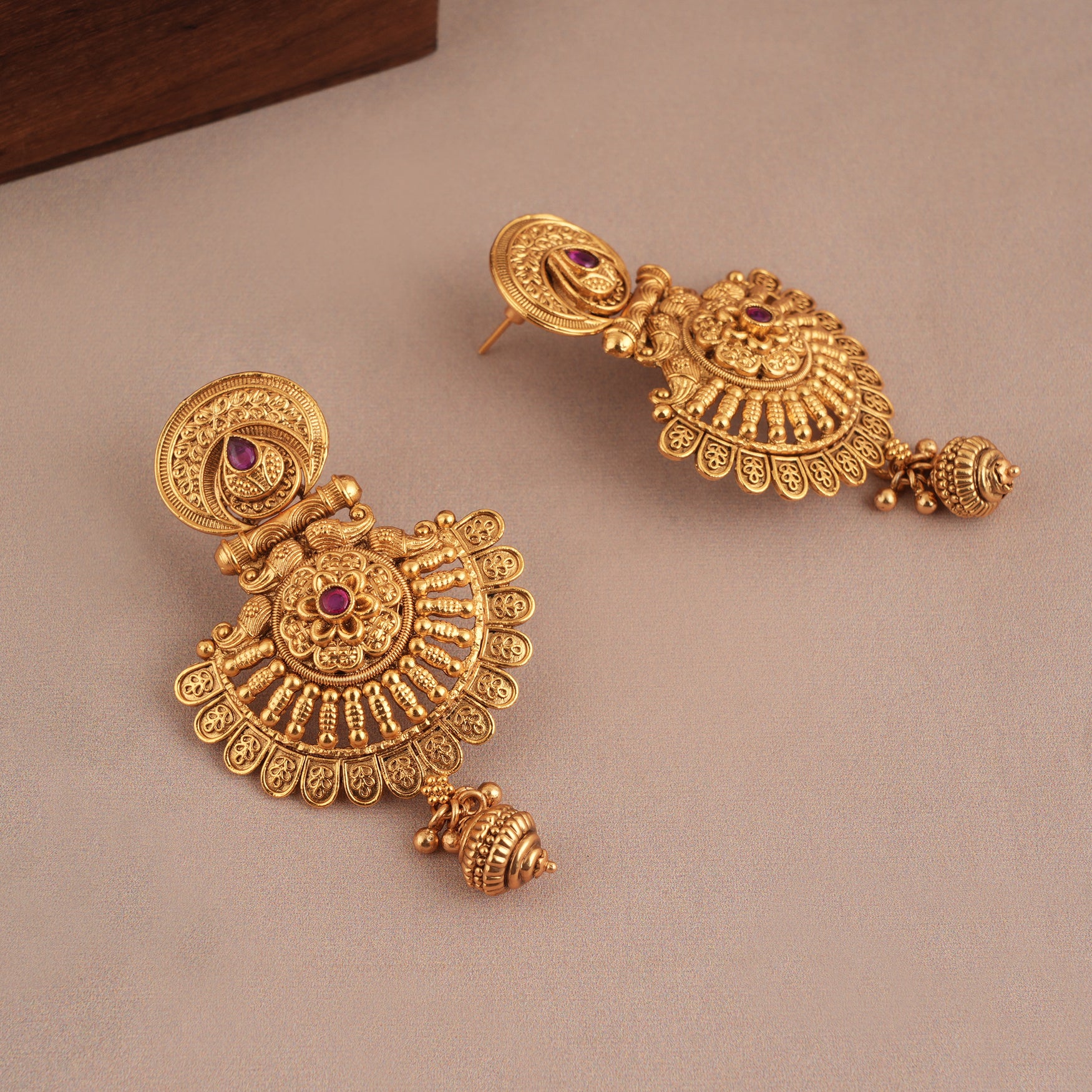 Long antique gold plain stunning necklace set - Image 5