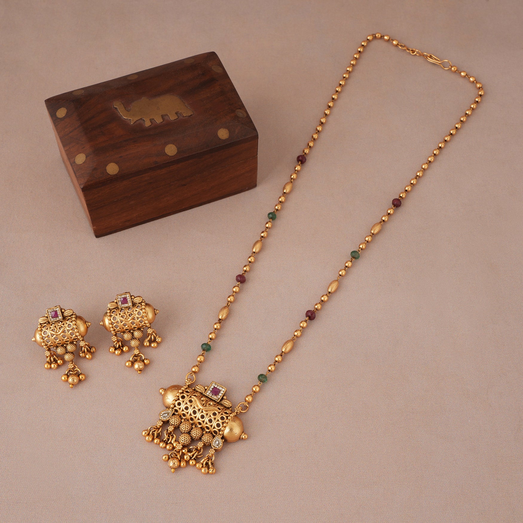 Long elegant stone antique gold pendant set - Image 3