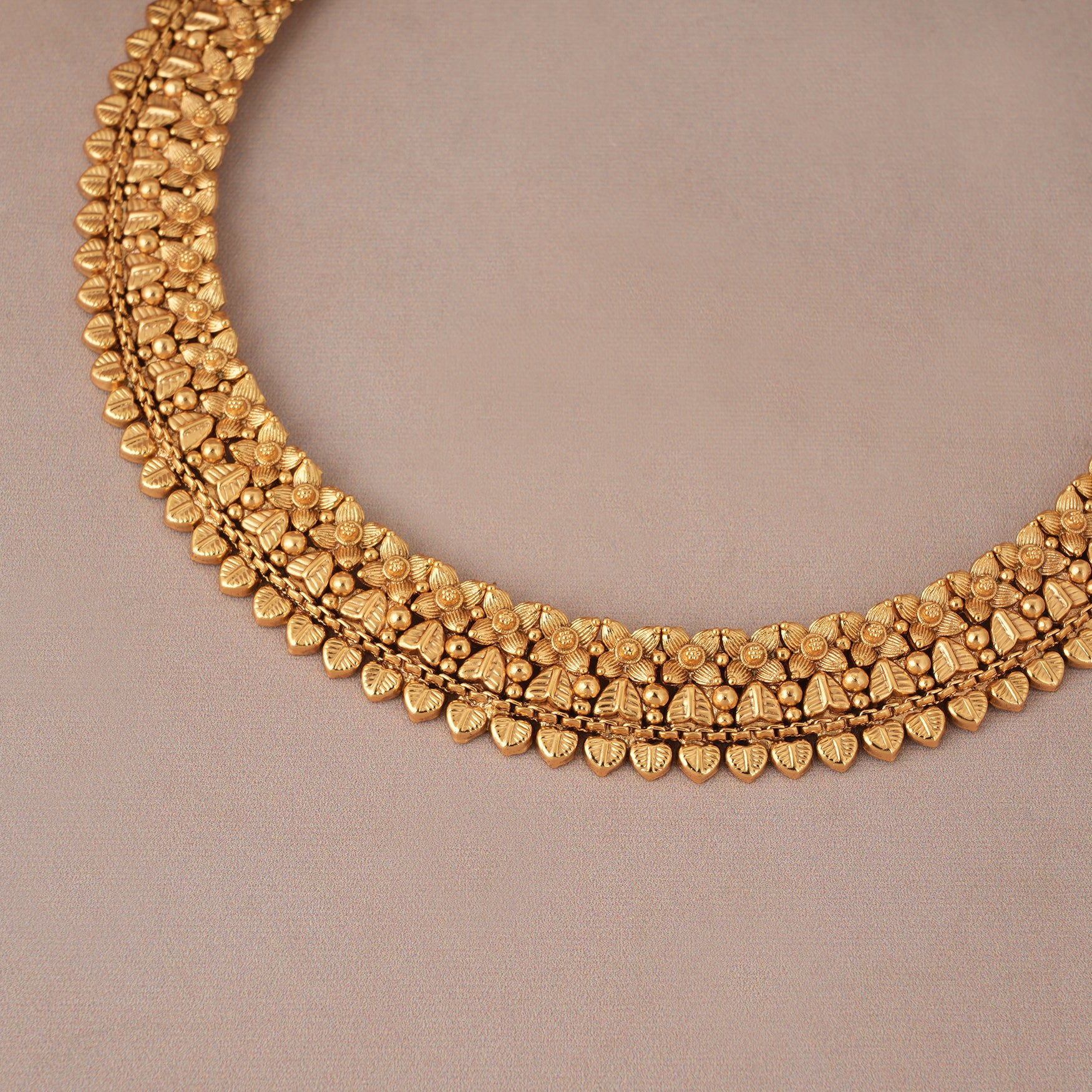 Plain antique gold intricate necklace set - Image 3
