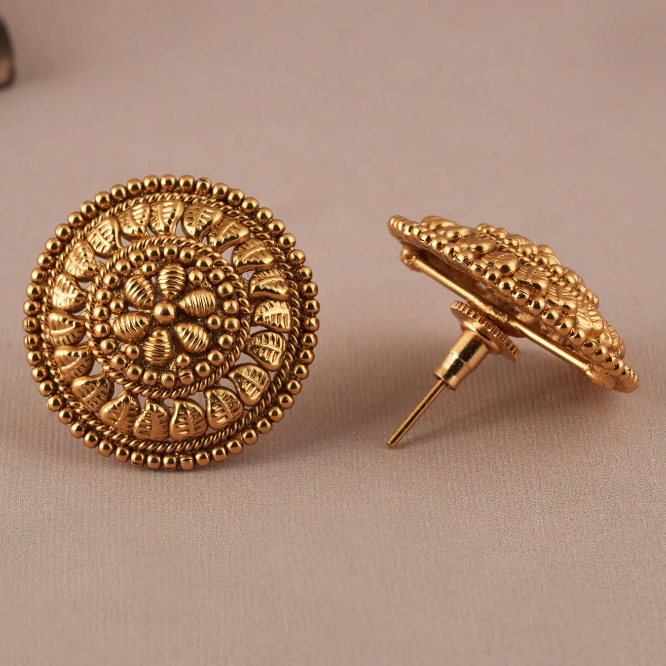Round antique gold plated plain stud earring - Image 3