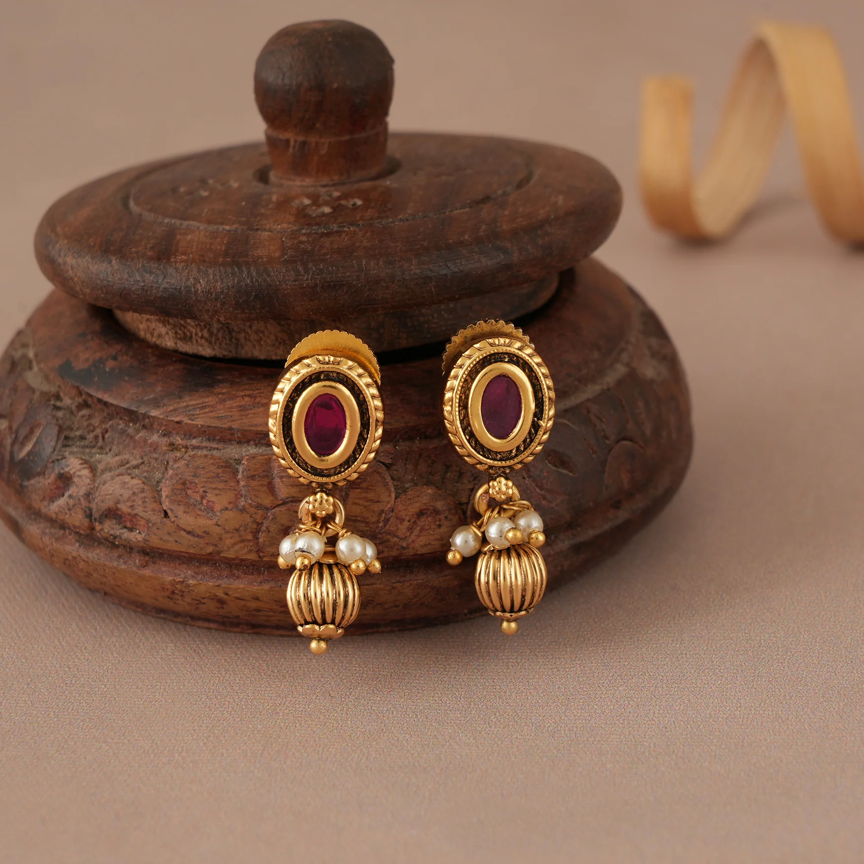 Sleek antique gold mangalsutra for women - Image 4