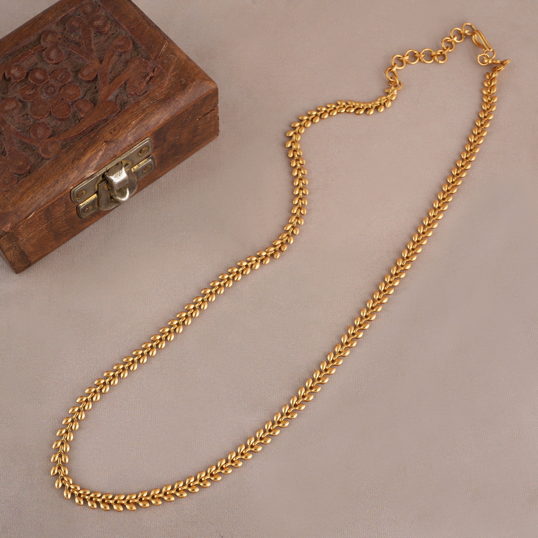 Sleek elegant gold plated chain - Image 3