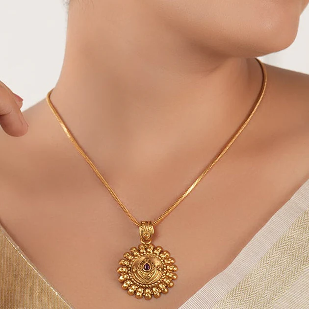 Stunning antique gold round pendant set - Image 2