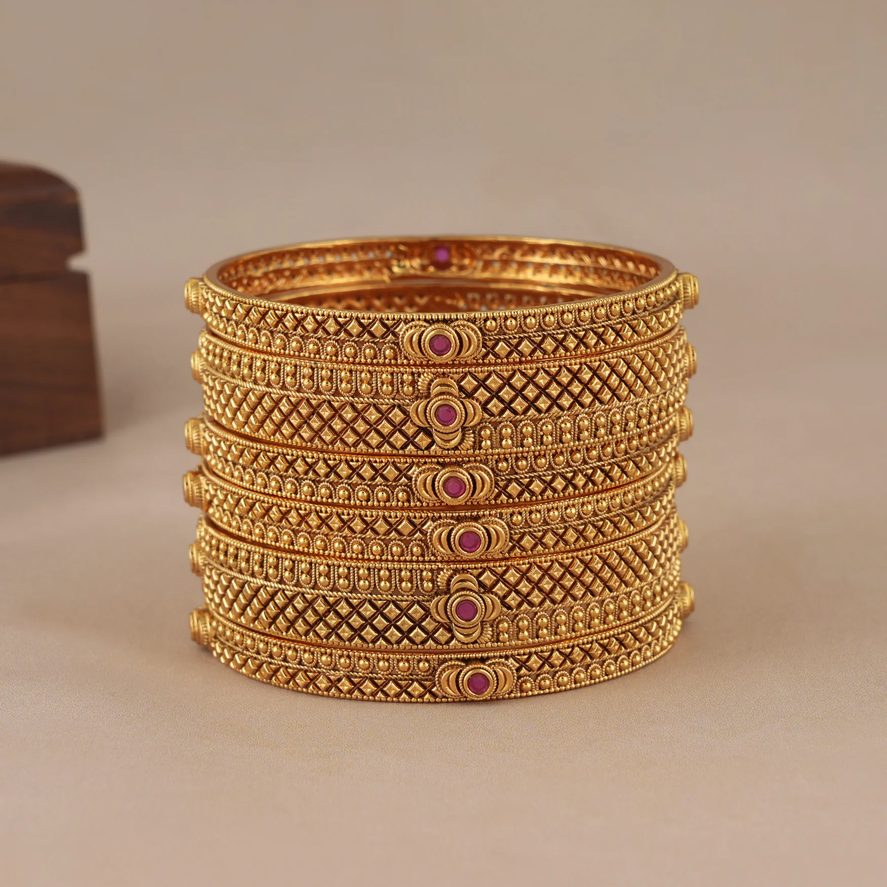 Stunning antique gold ruby bangle set (set of 6) - Image 3