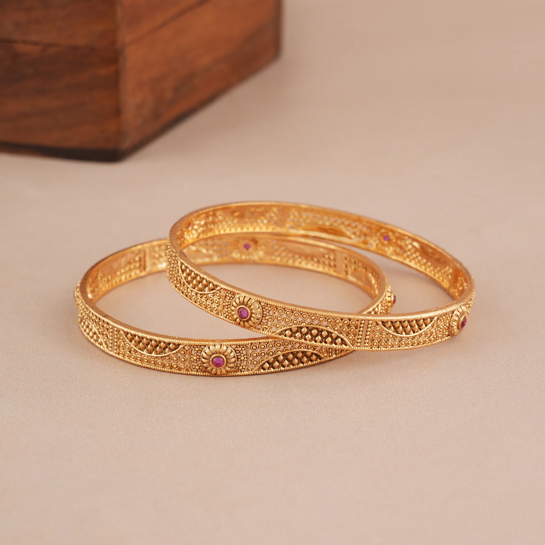 Stunning antique gold ruby traditional bangle set - Image 3