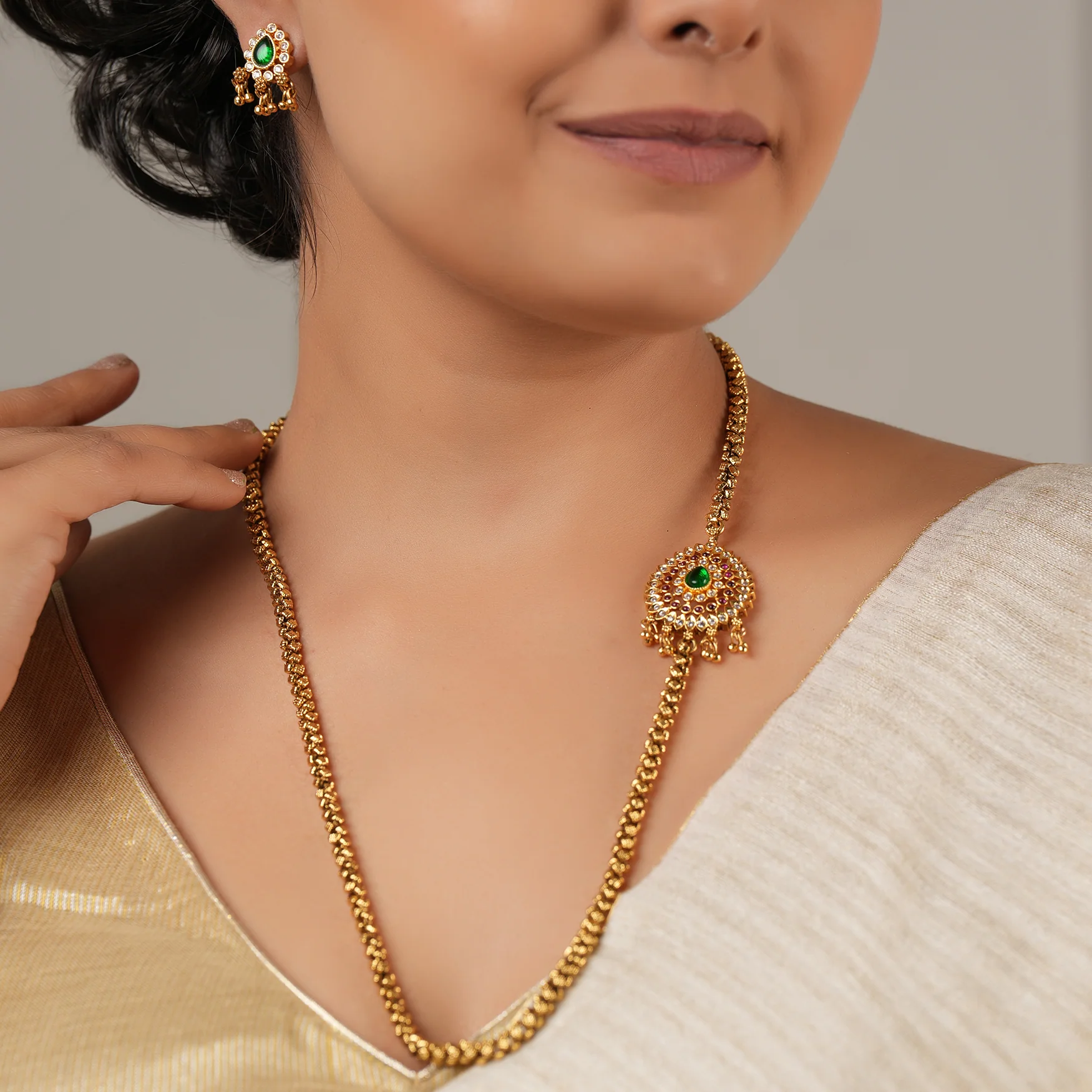 Stunning antique gold side brooch mala necklace set - Image 4