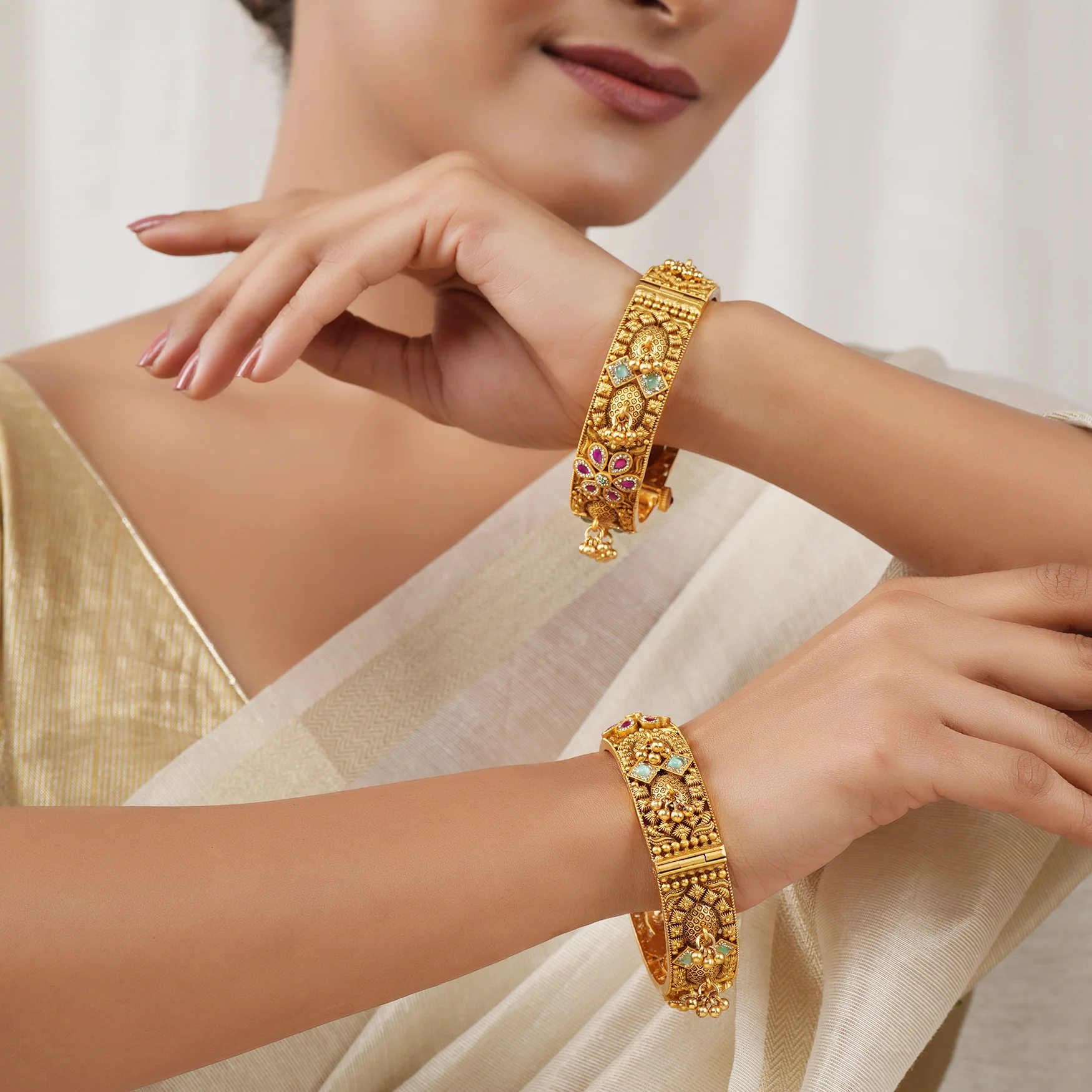 Stunning antique gold stone openable bangle set - Image 3