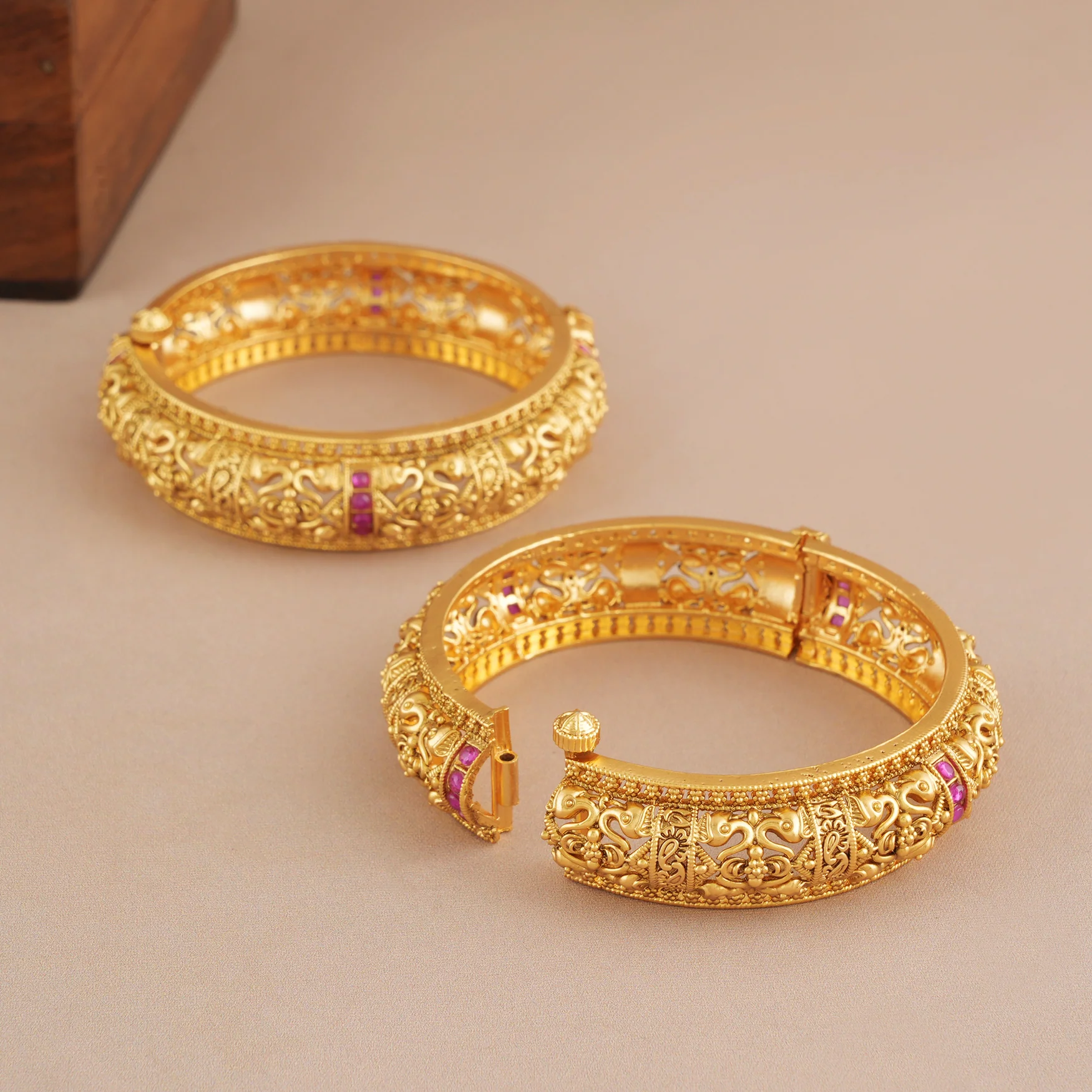 Stunning antique gold traditional bangle set - Image 4