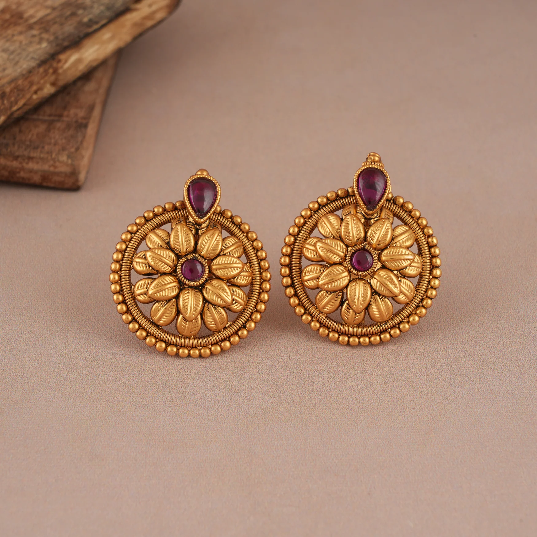 Stunning antqiue gold floral ruby long mangalsutra set - Image 3