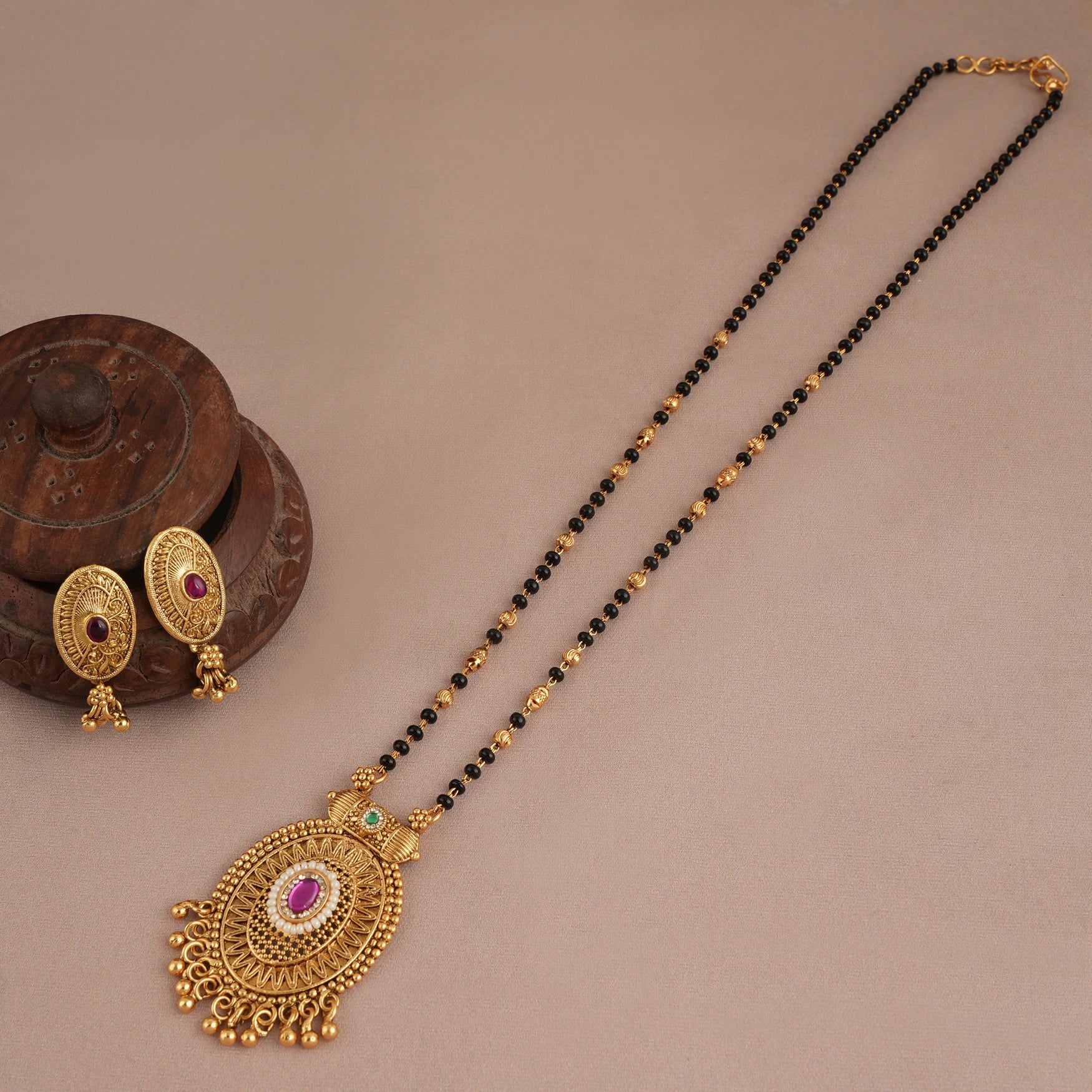 Stunning delicate antique gold mangalsutra set - Image 3