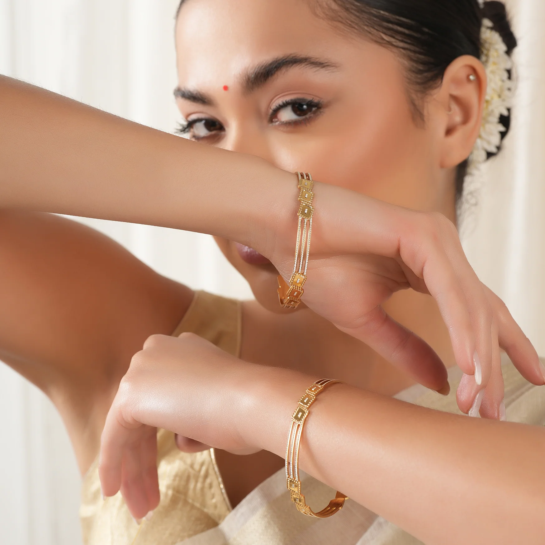 Stunning gold plated bangle set - Image 3