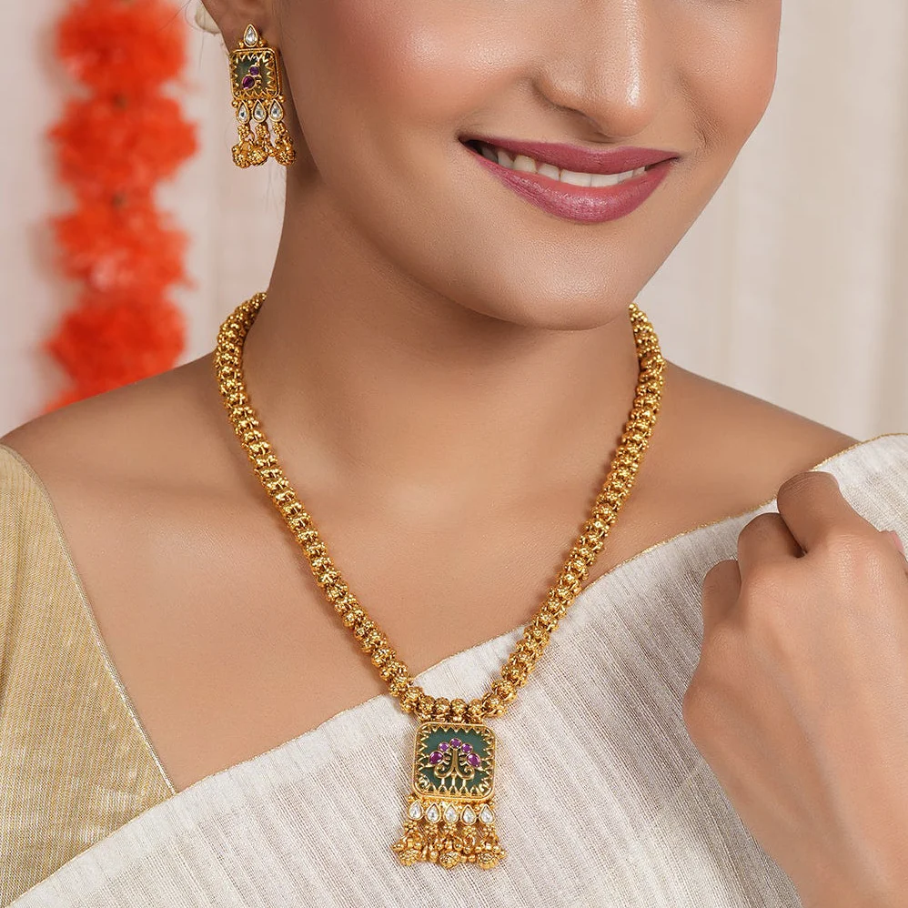 Stunning long antique gold emerald kundan pendant set - Image 2
