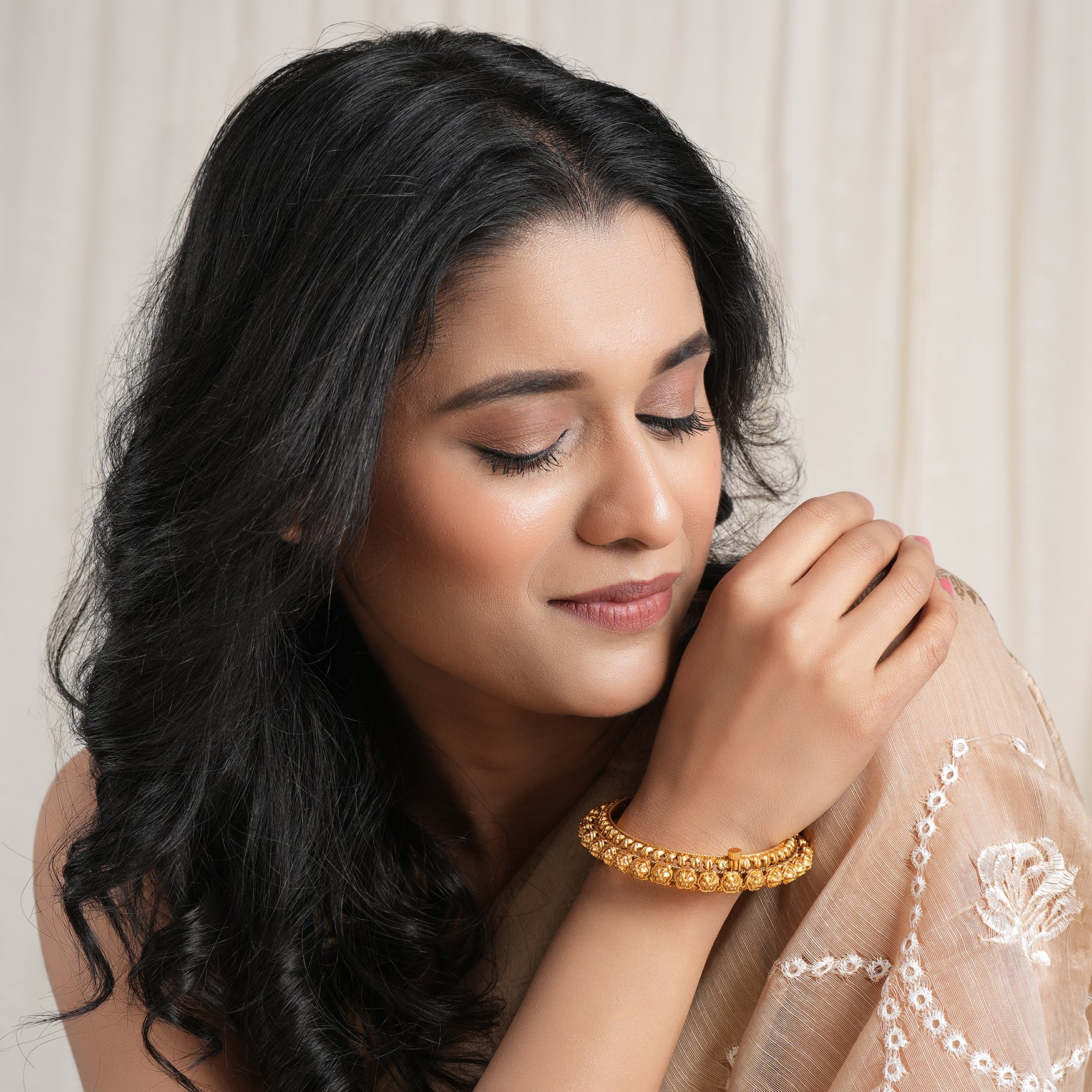 Stunning plain antique gold pacheli kada bangle - Image 3