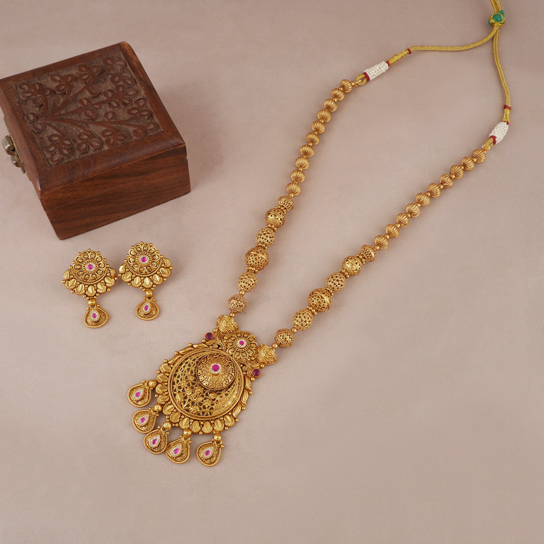 Stunning ruby antique gold long neckalce set - Image 3