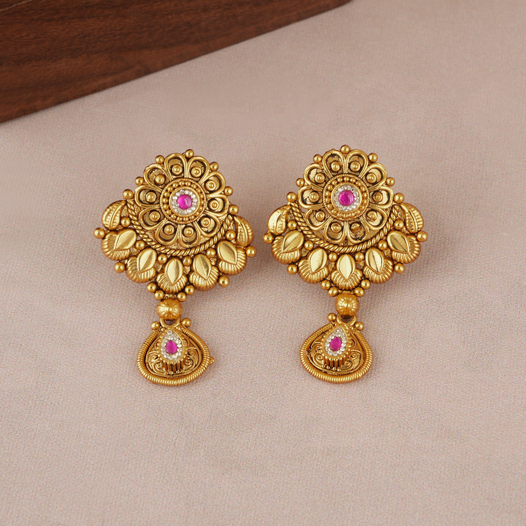 Stunning ruby antique gold long neckalce set - Image 4