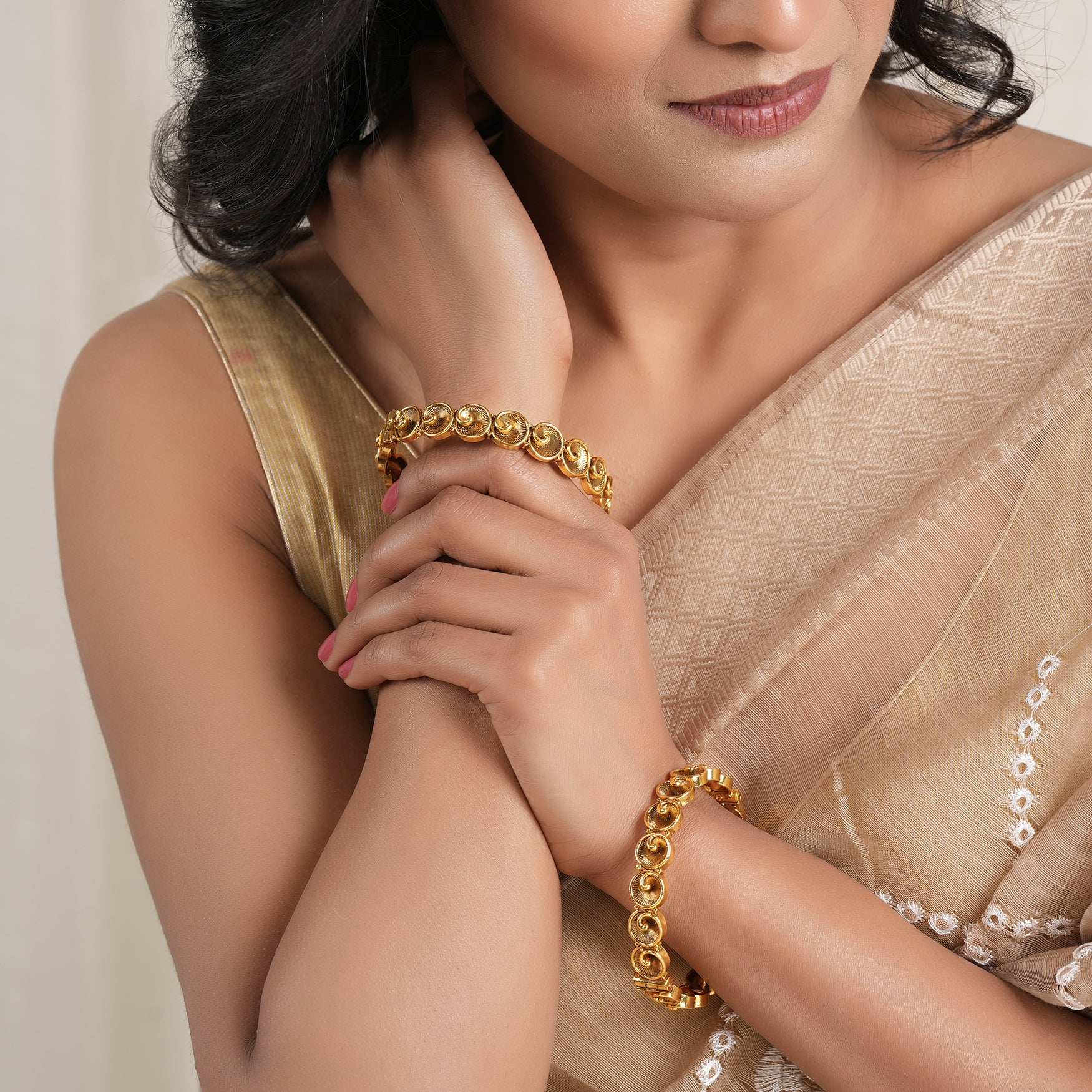 Stunning spiral antique gold bangle set - Image 6
