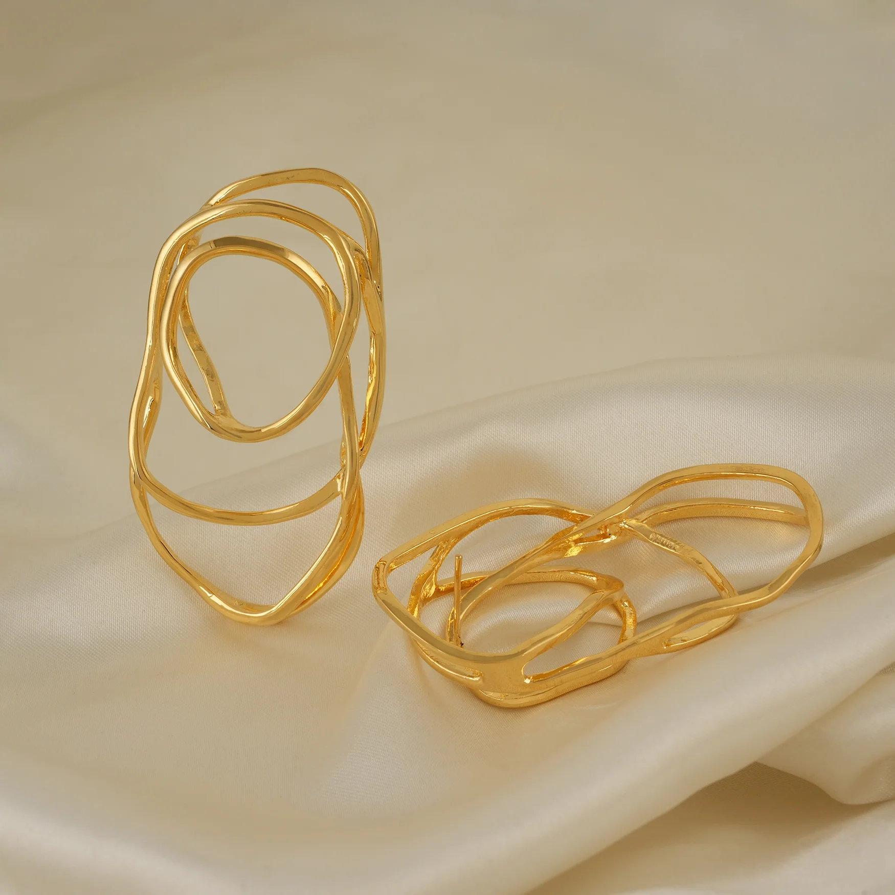 Stunning spiral demi fine gold earring - Image 4